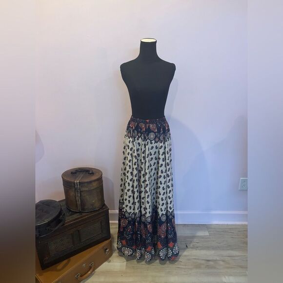 Lucky & Coco Dresses & Skirts - Lucky & CoCo Navy and White Paisley Maxi Skirt